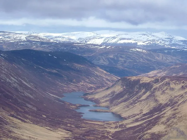 Loch Loch — Chris Ridgway / Wikimedia Commons / CC BY-SA 2.0