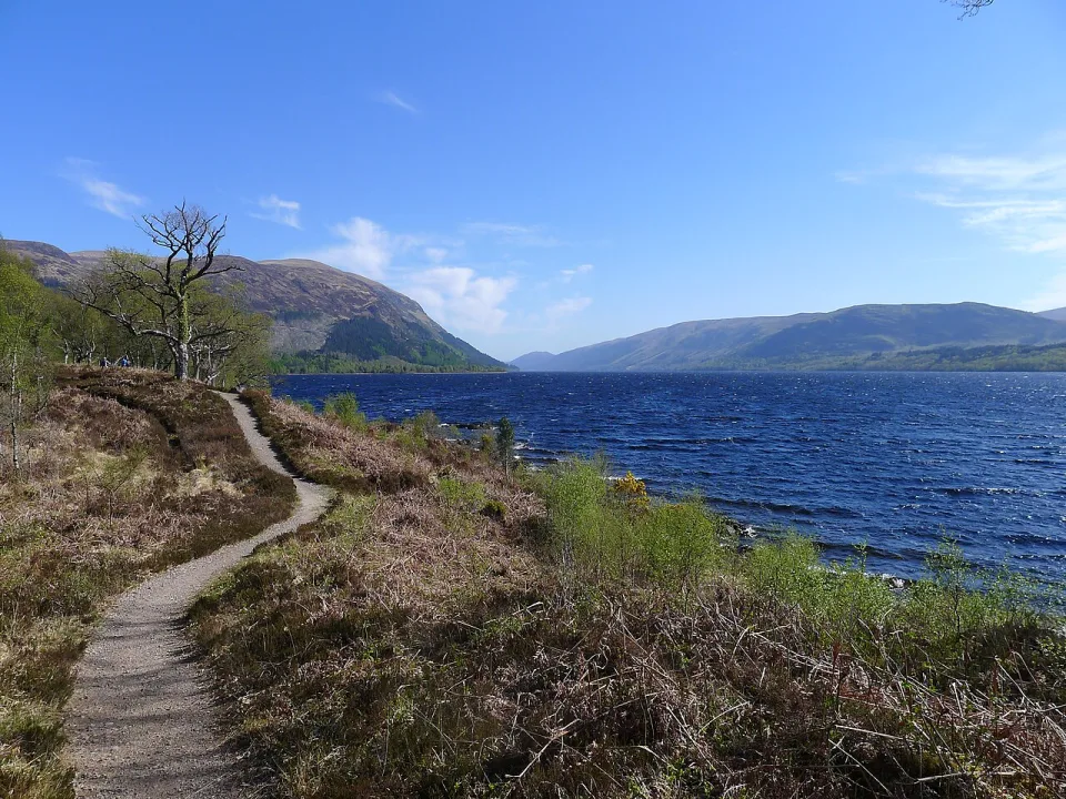 Loch Lochy — Tim Heaton  / Wikimedia Commons / CC BY-SA 2.0