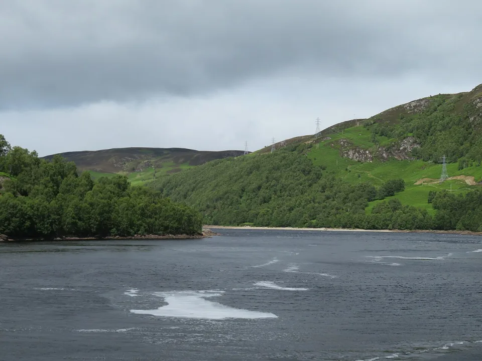 Loch Luichart — Gordon Hatton  / Wikimedia Commons / CC BY-SA 2.0