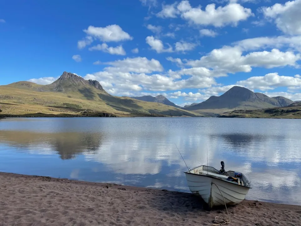 Loch Lurgainn — Simon Bonney  / Wikimedia Commons / CC BY-SA 2.0