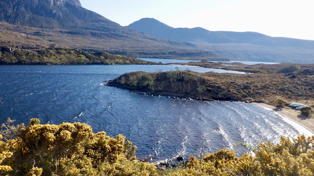 Loch Lurgainn — Richard Webb  / Wikimedia Commons / CC BY-SA 2.0
