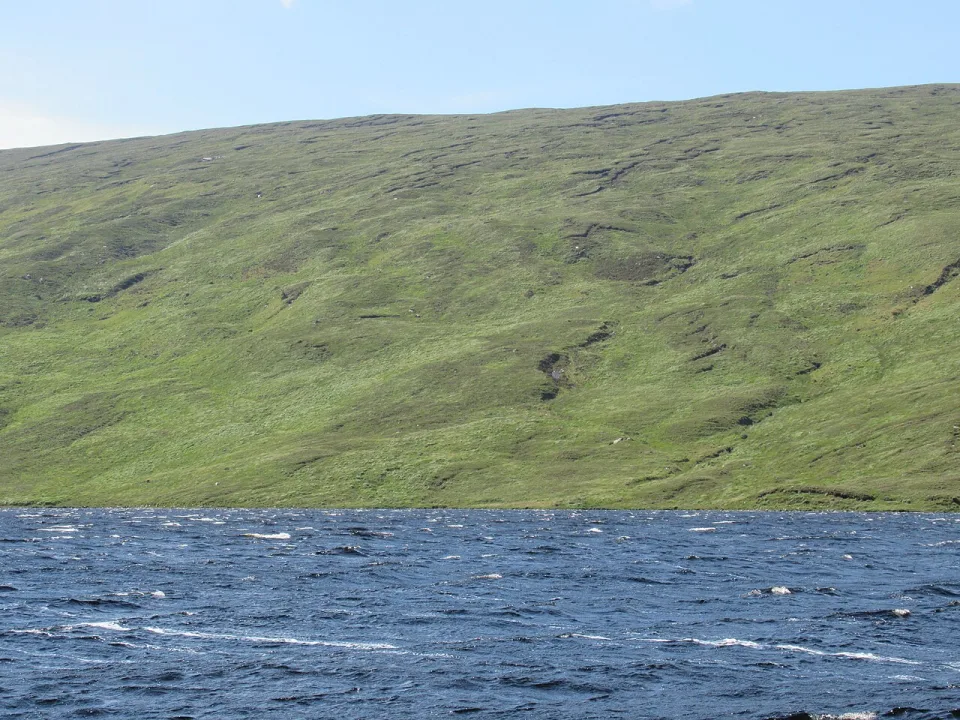 Loch Merkland — ian shiell  / Wikimedia Commons / CC BY-SA 2.0