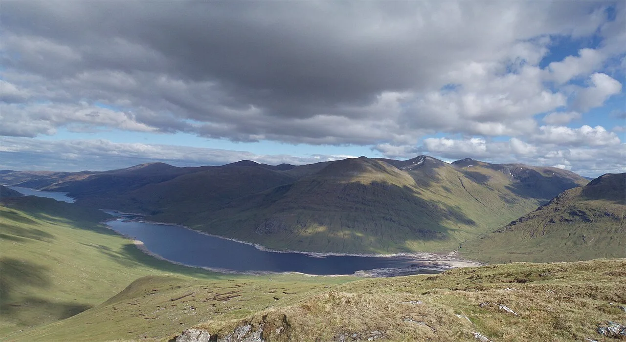 Loch Mullardoch — Adam Ward  / Wikimedia Commons / CC BY-SA 2.0