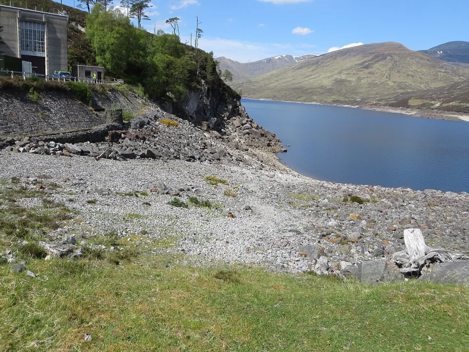 Loch Mullardoch — Peter Wood  / Wikimedia Commons / CC BY-SA 2.0