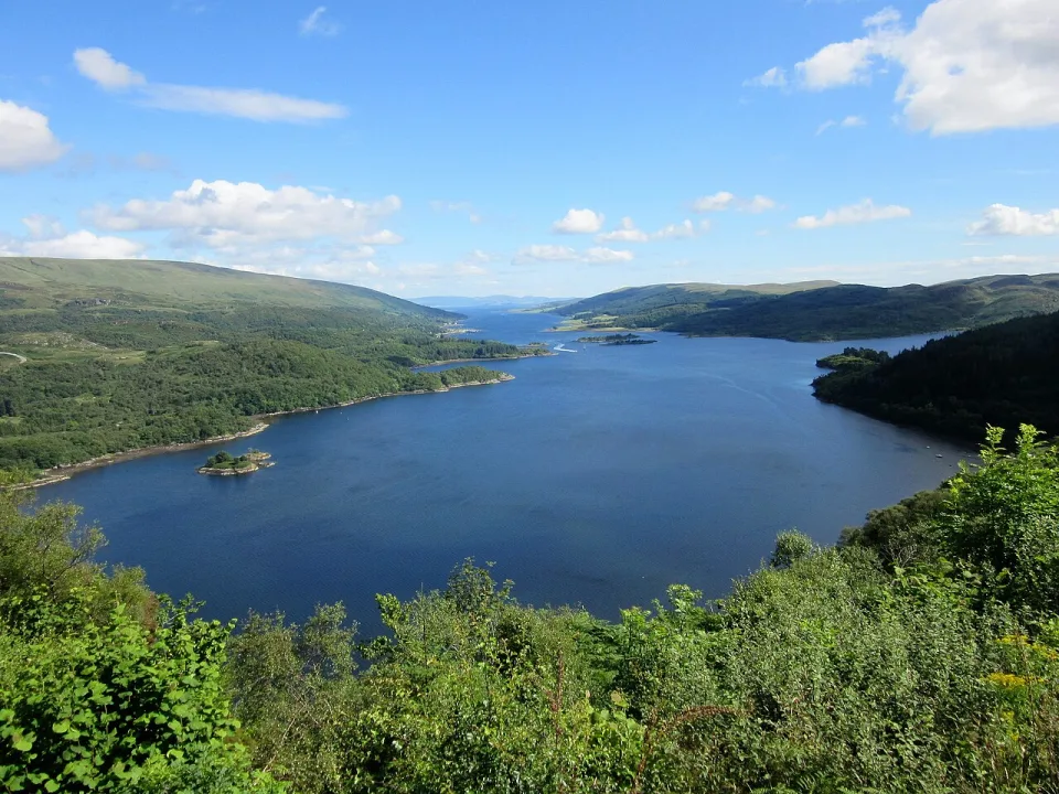 Loch Riddon — Euan Nelson  / Wikimedia Commons / CC BY-SA 2.0