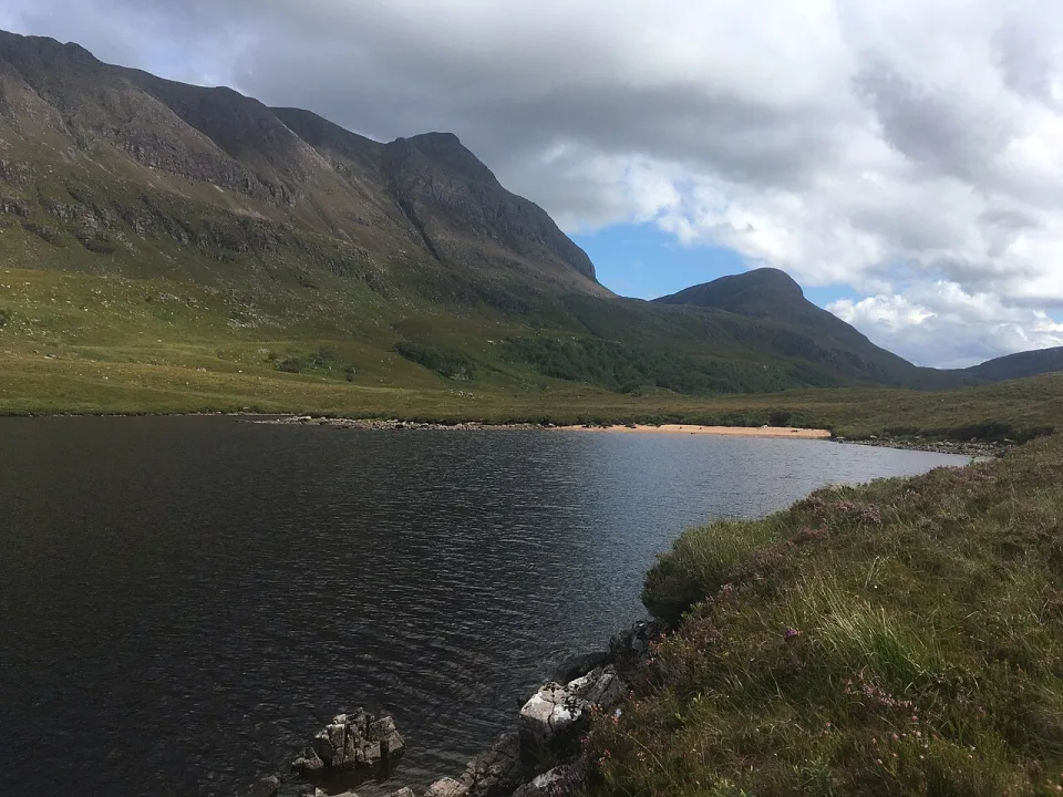 Loch Sionascaig — Simon Bonney  / Wikimedia Commons / CC BY-SA 2.0