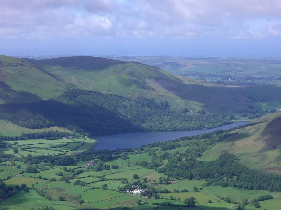 Loweswater — Mick Knapton / Wikimedia Commons / CC BY-SA 3.0