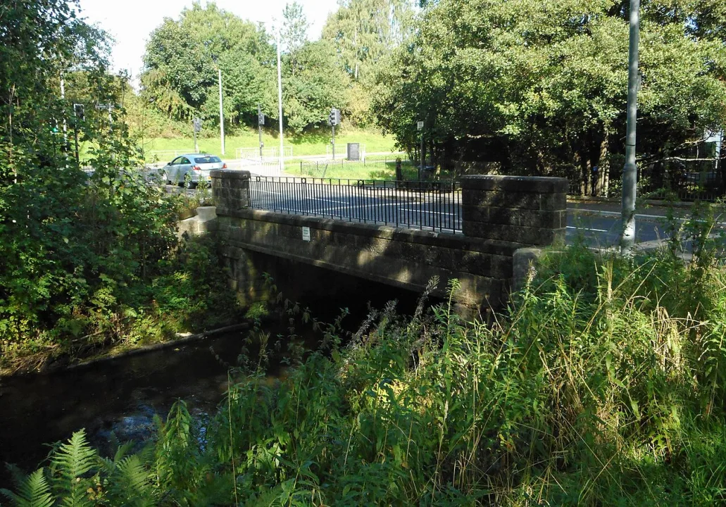 Luggie Water — Richard Sutcliffe  / Wikimedia Commons / CC BY-SA 2.0