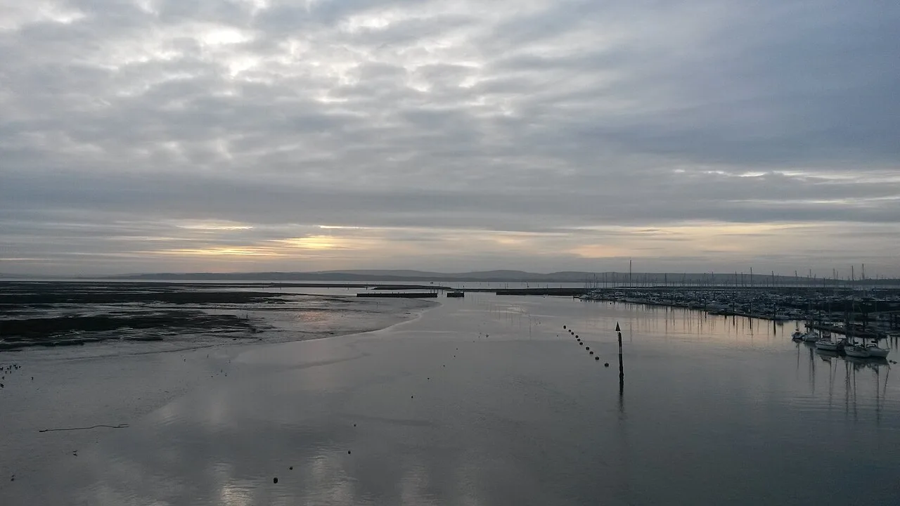 Lymington River — Toby Darling / Wikimedia Commons / CC BY-SA 4.0