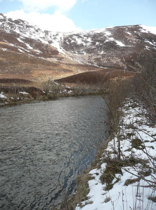 River Almond — Russel Wills / Wikimedia Commons / CC BY-SA 2.0