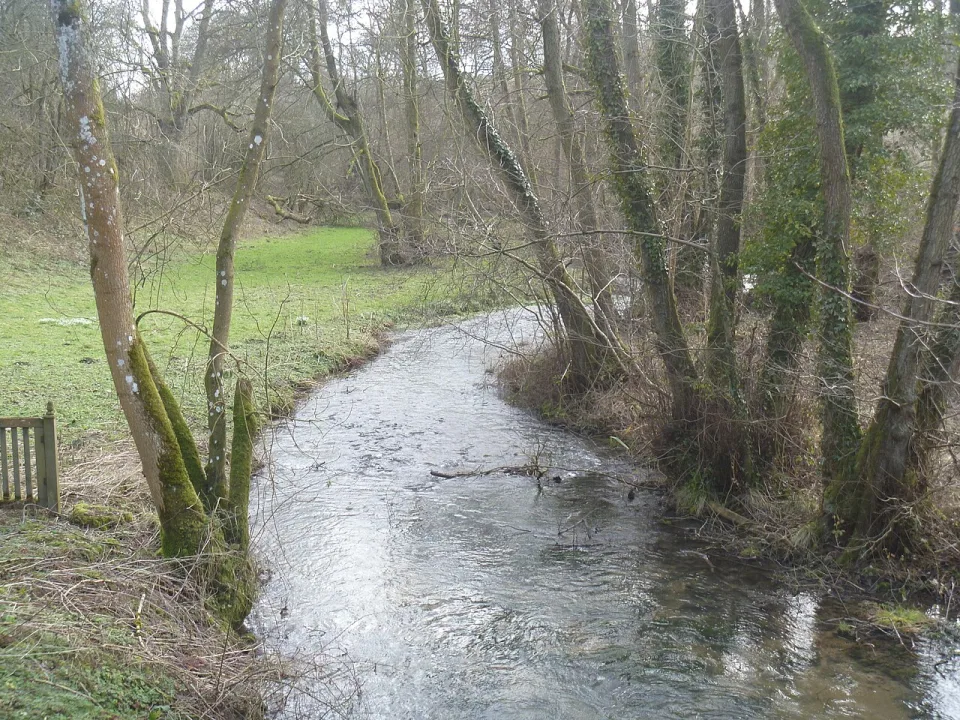 River Churn — Michael Dibb  / Wikimedia Commons / CC BY-SA 2.0