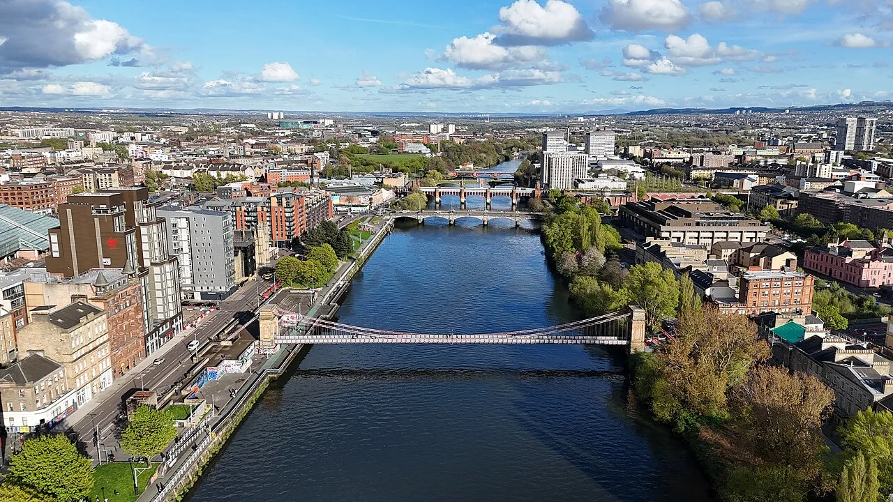 River Clyde — 瑞丽江的河水 / Wikimedia Commons / CC BY-SA 4.0