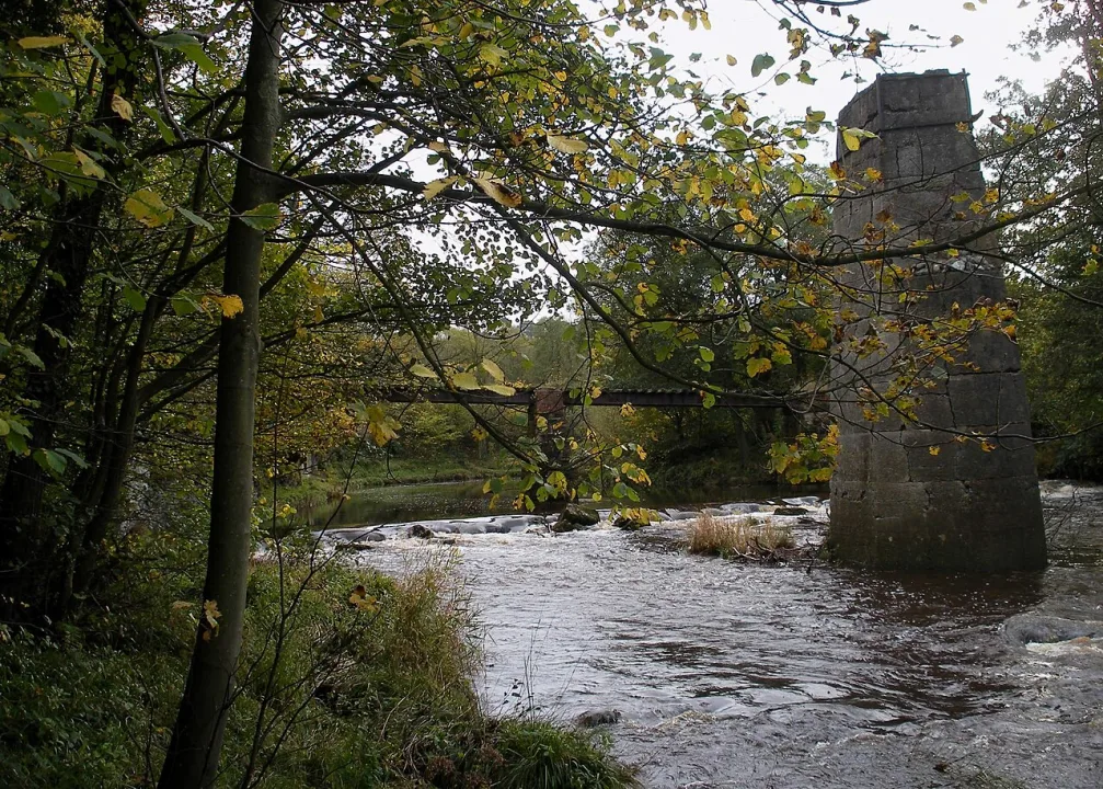 River Esk — Christopher Hall  / Wikimedia Commons / CC BY-SA 2.0