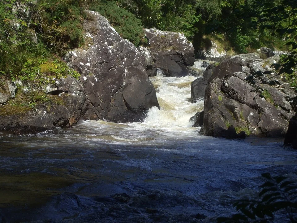 River Inver — John Lord  / Wikimedia Commons / CC BY-SA 2.0