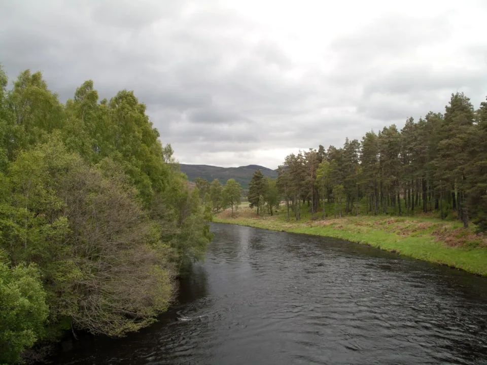 River Moriston — Trevor Littlewood  / Wikimedia Commons / CC BY-SA 2.0