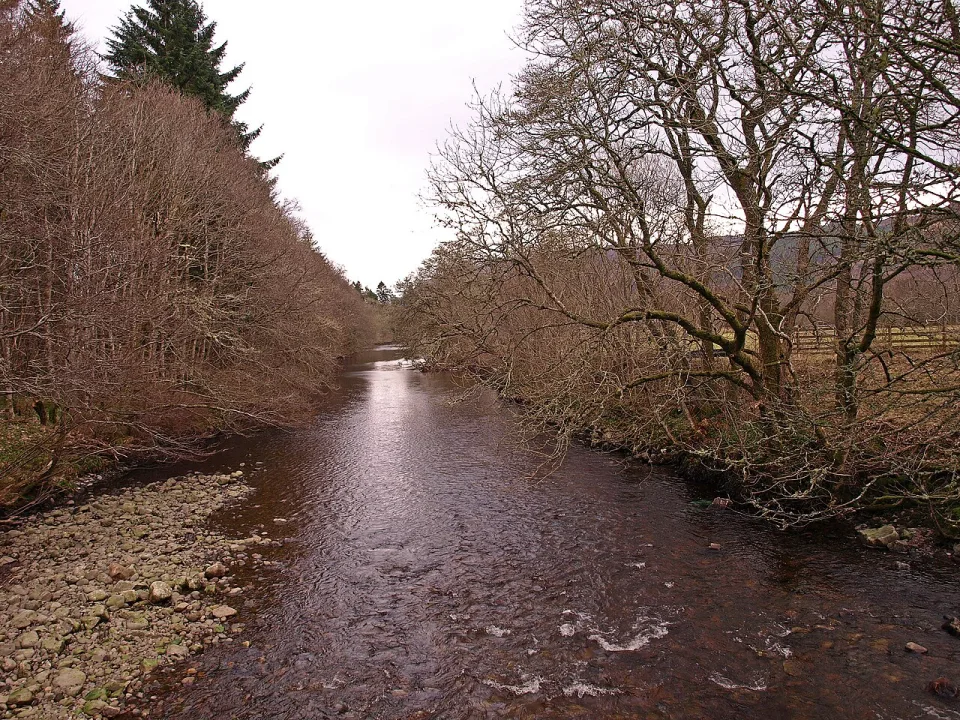 River Tarff — wfmillar  / Wikimedia Commons / CC BY-SA 2.0