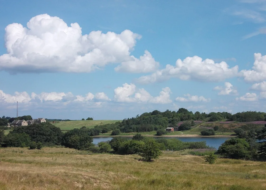 Scout Dike Reservoir — Neil Theasby  / Wikimedia Commons / CC BY-SA 2.0