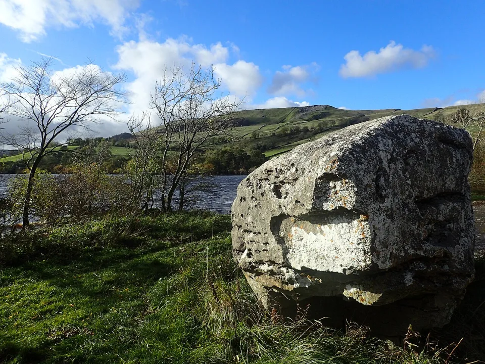 Semer Water — Marathon  / Wikimedia Commons / CC BY-SA 2.0