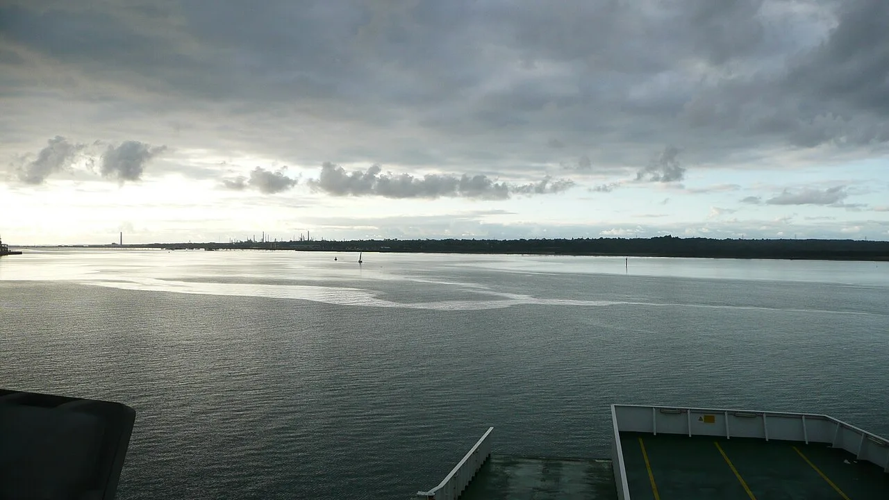 Southampton Water — Arriva436 / Wikimedia Commons / CC BY-SA 3.0