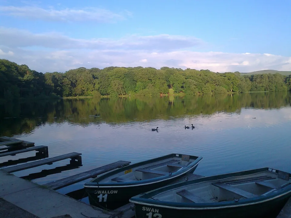 Talkin Tarn — Cheese360 / Wikimedia Commons / CC BY-SA 3.0