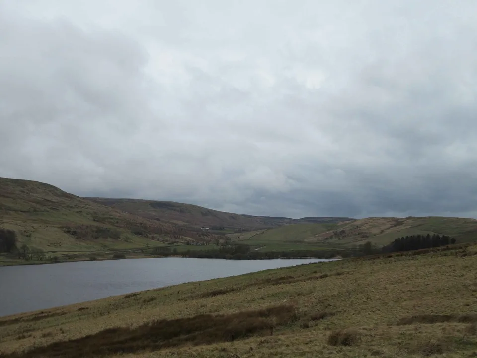 Tindale Tarn — Les Hull  / Wikimedia Commons / CC BY-SA 2.0
