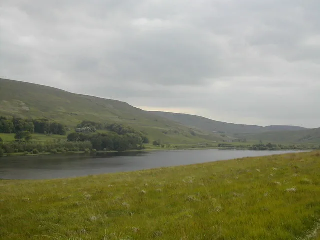 Tindale Tarn — Jonathan Adams / Wikimedia Commons / CC BY-SA 2.0