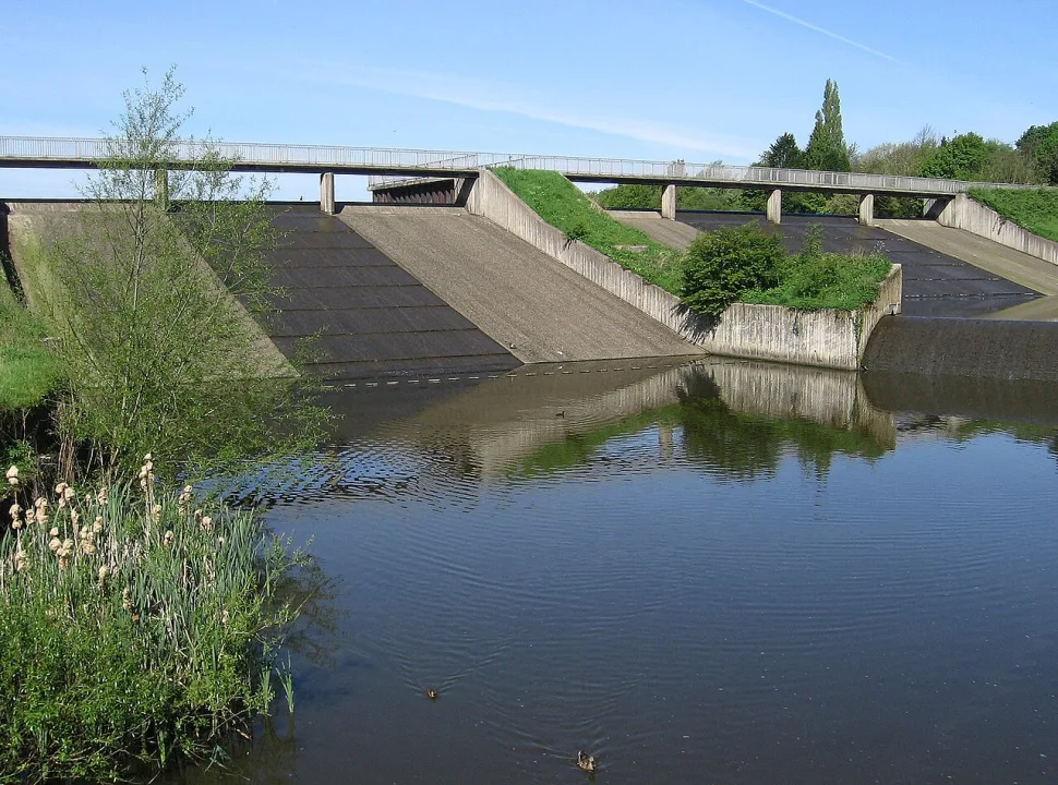 Worsbrough Reservoir — Dave Bevis  / Wikimedia Commons / CC BY-SA 2.0