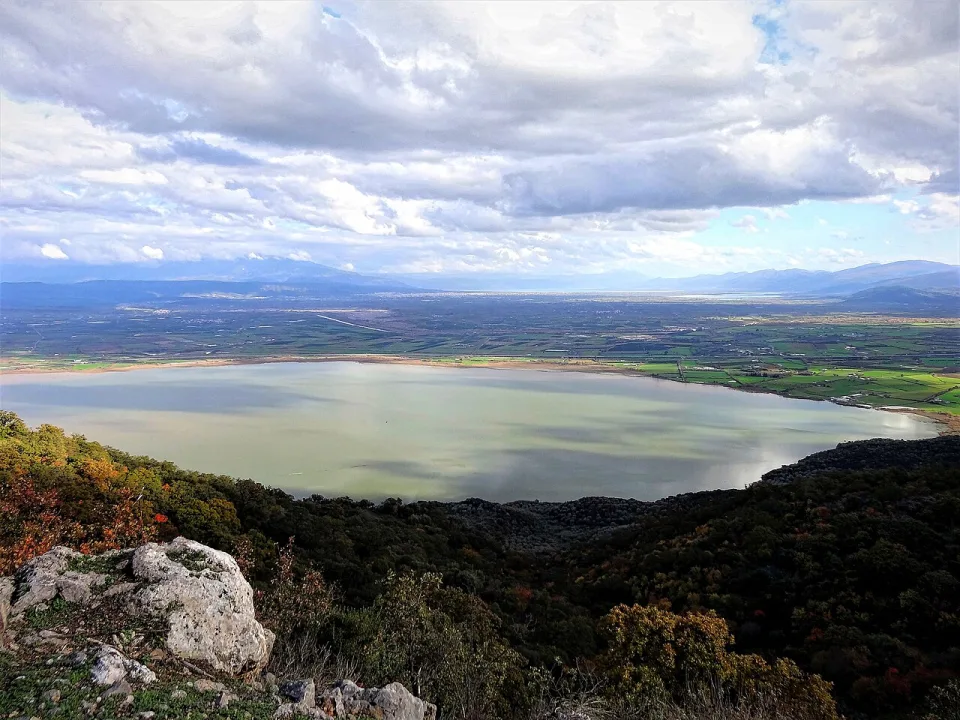 Lake Ozeros — Athanasios Oikonomou / Wikimedia Commons / CC BY-SA 4.0