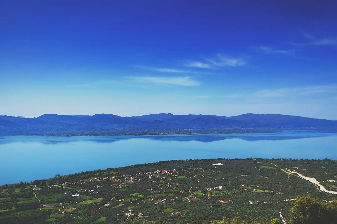 Lake Trichonida — Dimitris Plastiras / Wikimedia Commons / CC BY-SA 4.0