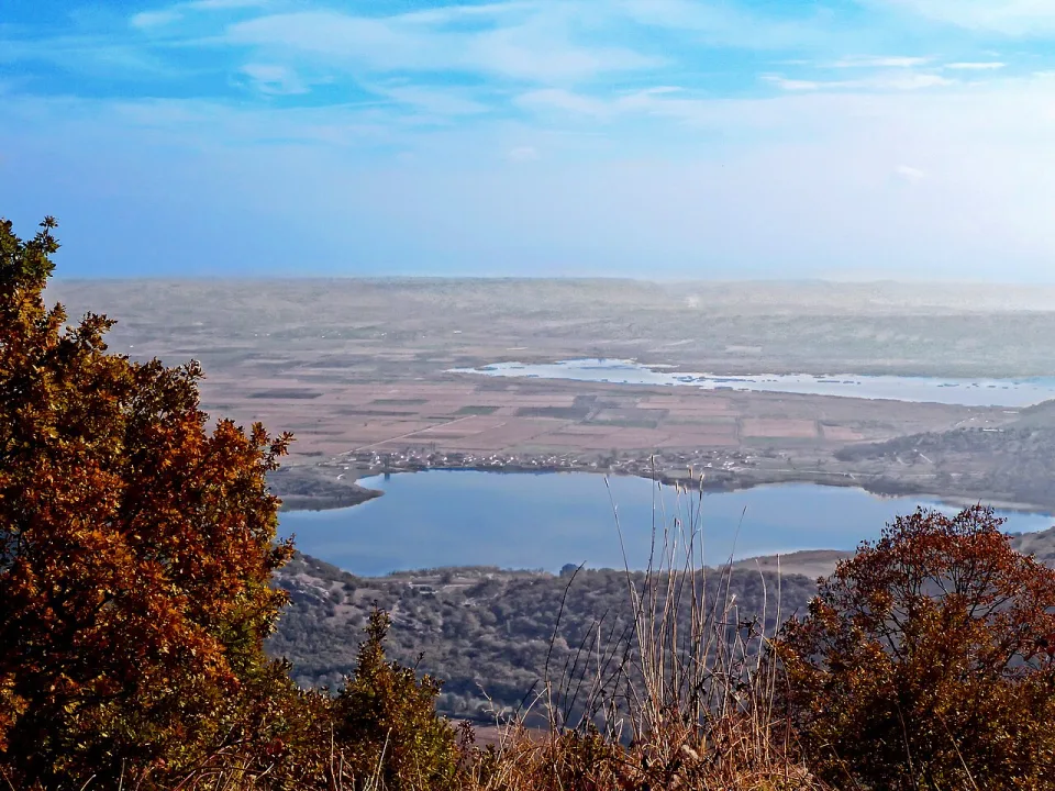 Zazari Lake — Giannismits / Wikimedia Commons / CC BY-SA 4.0