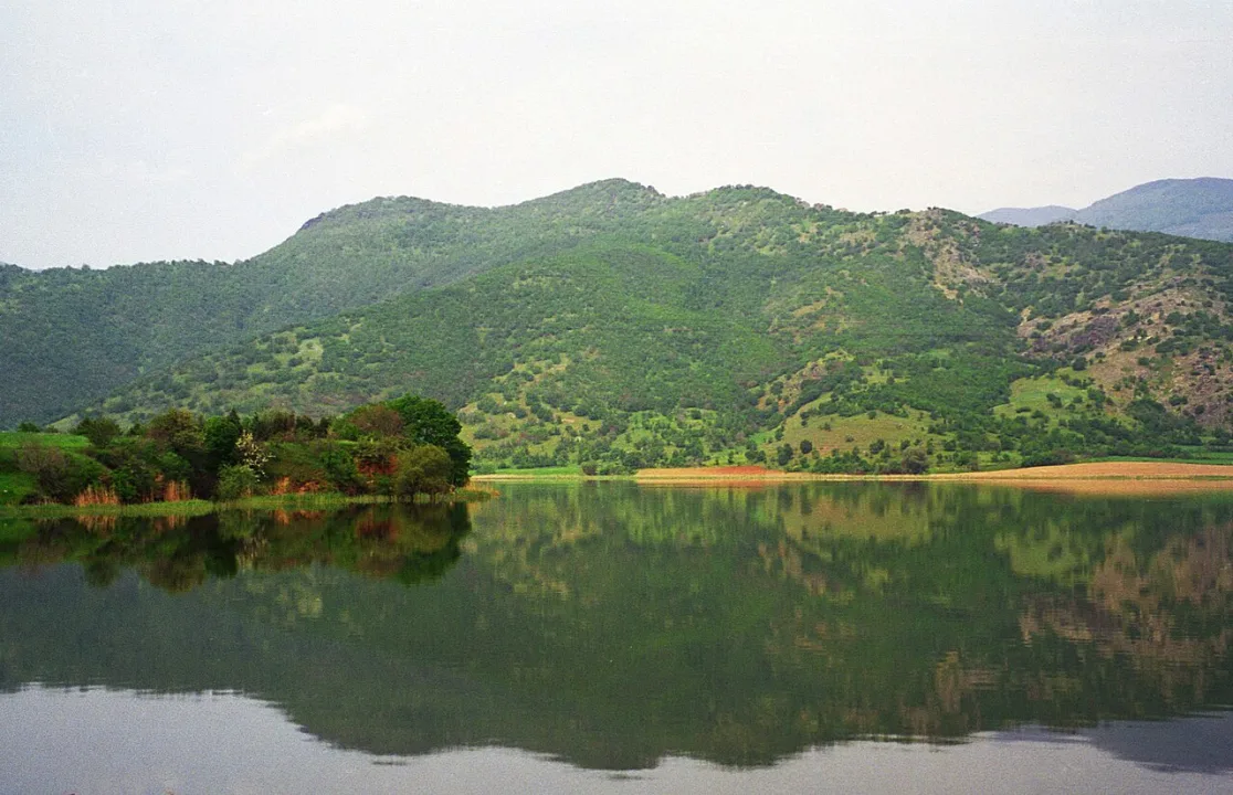 Zazari Lake — Katerina Dominou / Wikimedia Commons / CC BY-SA 4.0
