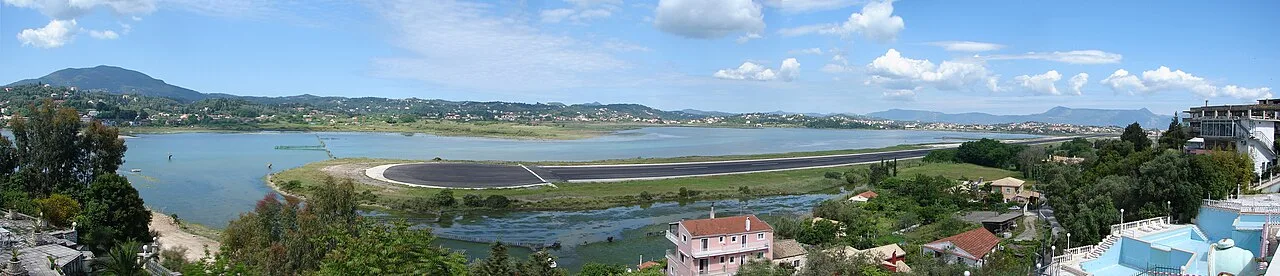 Halikiopoulou lagoon — Jean-Luc 2005 at German Wikipedia / Wikimedia Commons / CC BY-SA 3.0