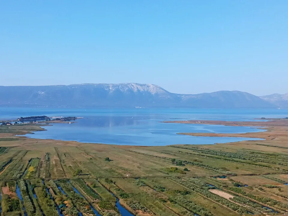 Jezero Parila — Ma▀▄Ga / Wikimedia Commons / CC BY 3.0