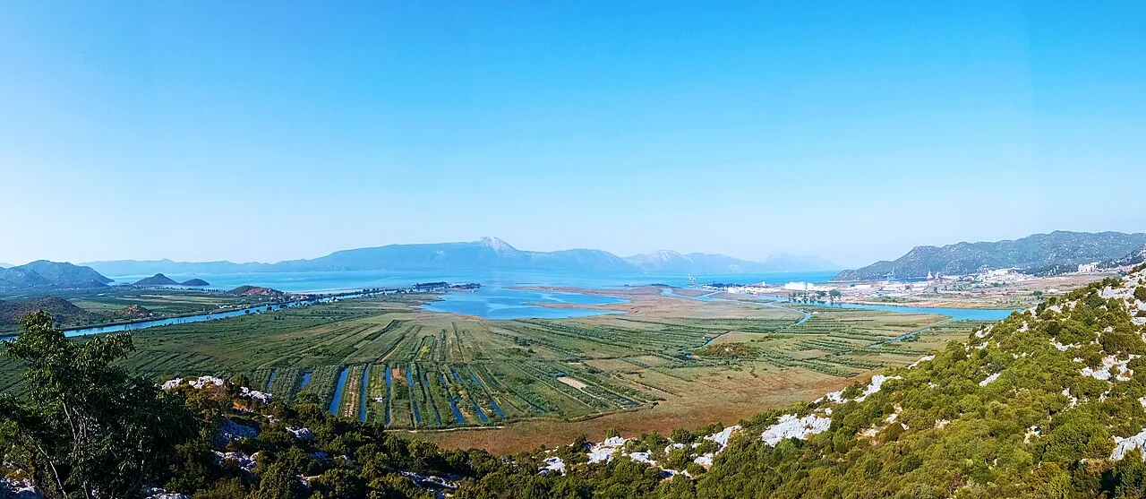 Jezero Parila — Ma▀▄Ga / Wikimedia Commons / CC BY 3.0