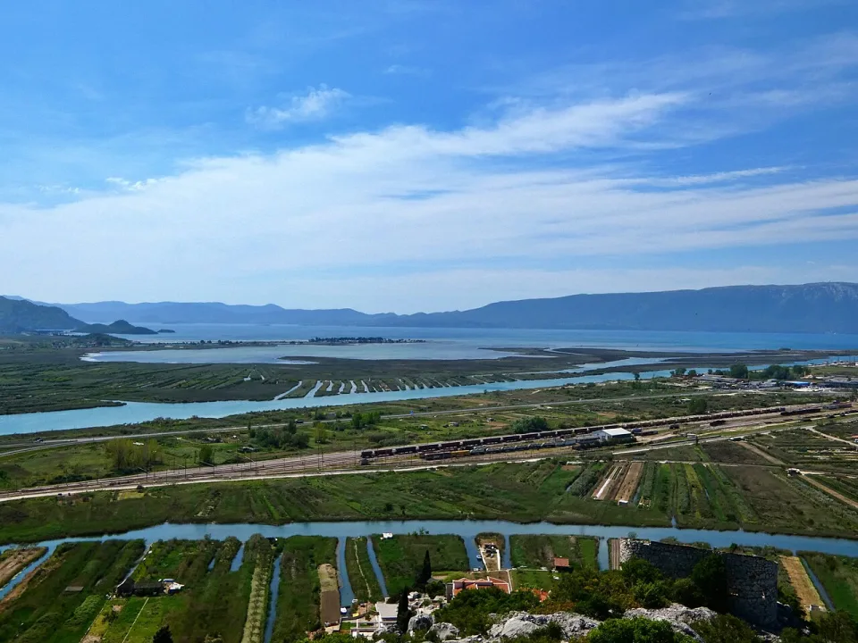 Jezero Parila — Ma▀▄Ga / Wikimedia Commons / CC BY 4.0