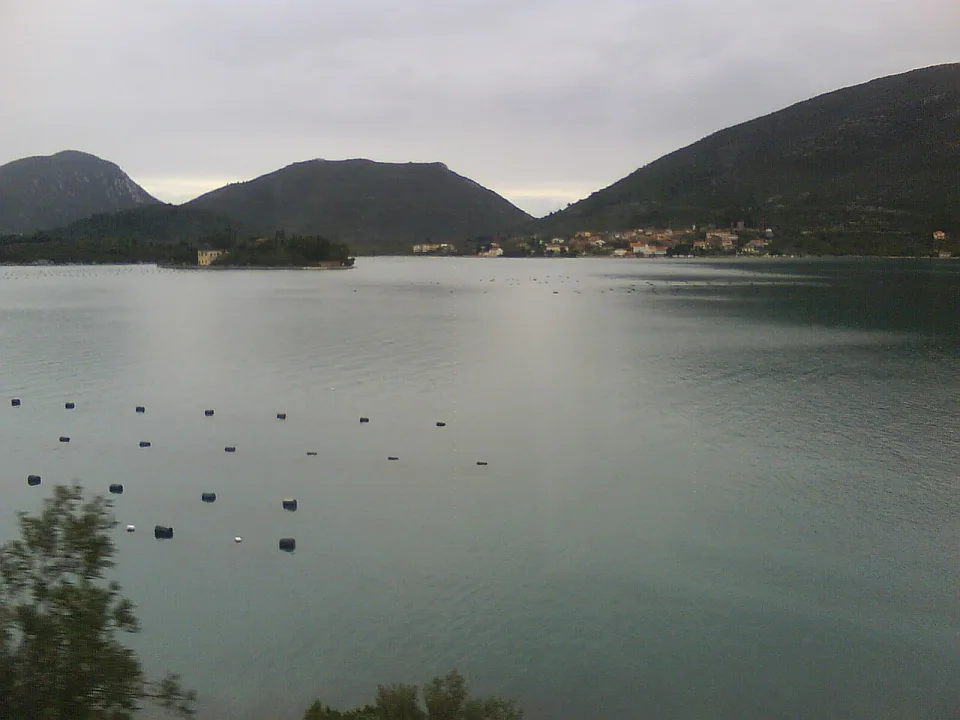 Malostonski zaljev — Añtó| Àntó (talk) 08:35, 9 March 2009 (UTC) / Wikimedia Commons / Public domain