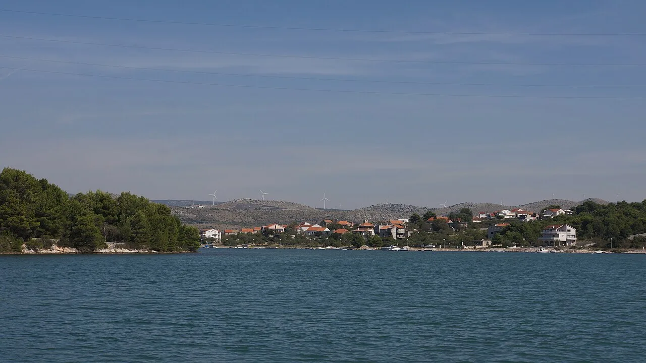 Morinjski zaljev — Tatyana Peshkova / Wikimedia Commons / CC BY-SA 4.0