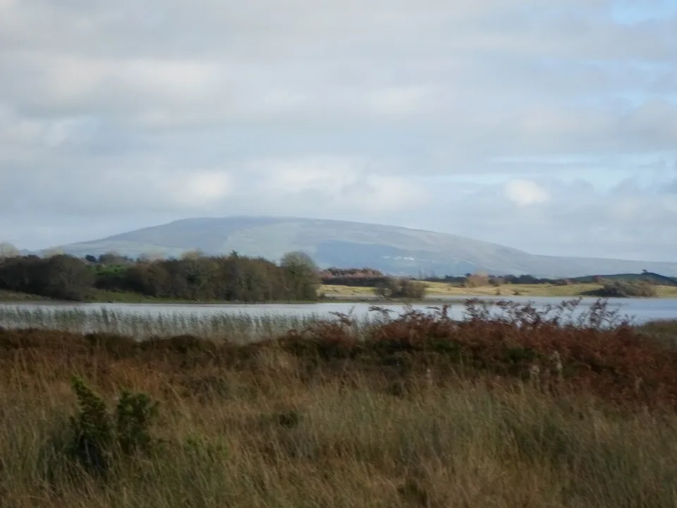 Cloonacleigha Lake — Declangi / Wikimedia Commons / CC BY-SA 4.0