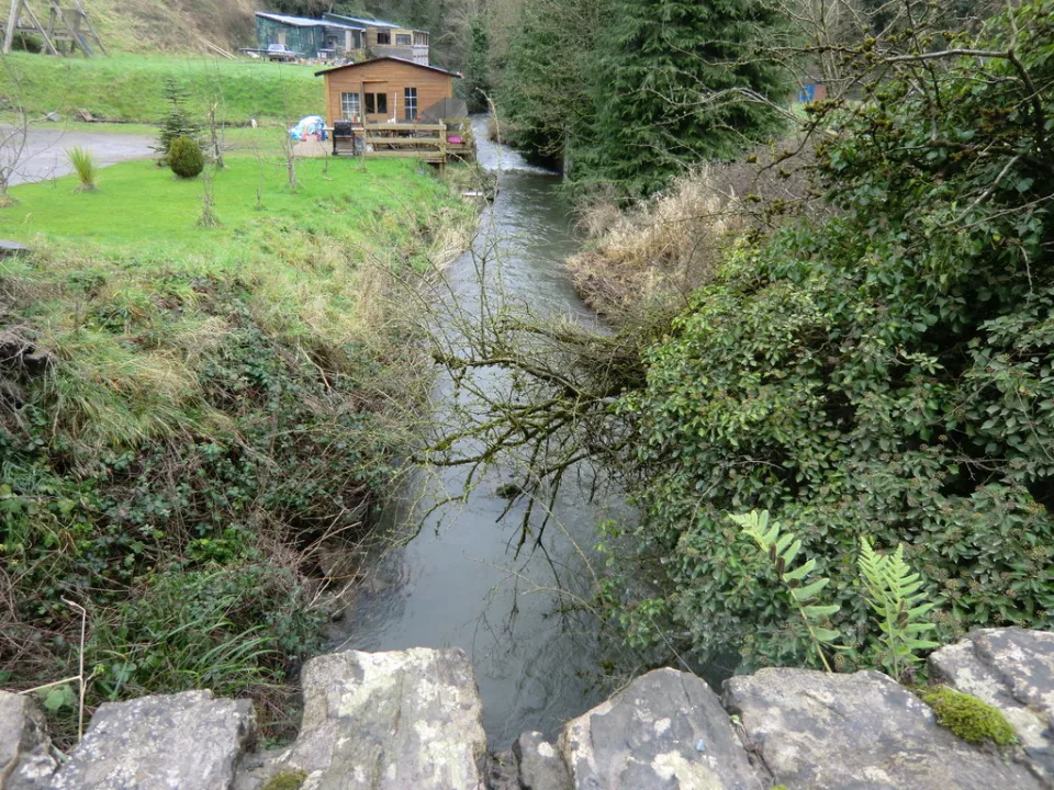 Delvin River — jwd  / Wikimedia Commons / CC BY-SA 2.0