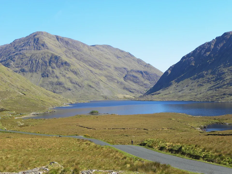 Doo Lough — Gordon Hatton  / Wikimedia Commons / CC BY-SA 2.0