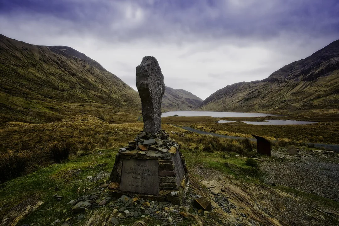 Doo Lough — Chris Hood / Wikimedia Commons / CC BY 2.0