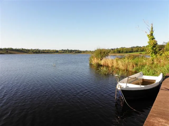 Lough Scur — Kenneth Allen / Wikimedia Commons / CC BY-SA 2.0