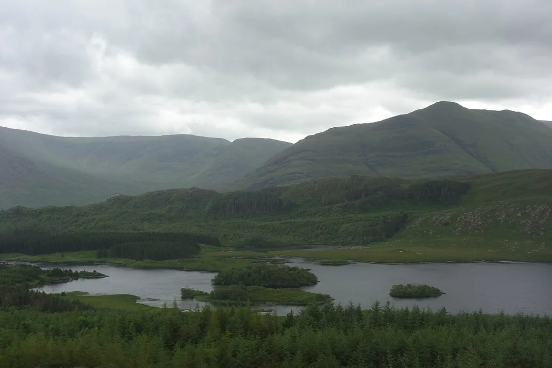 Tawnyard Lough — Enter / Wikimedia Commons / CC BY-SA 4.0