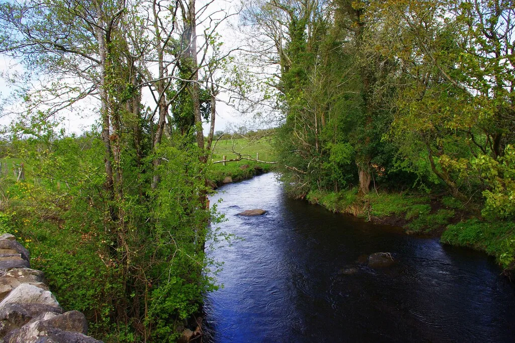 Woodford River — P L Chadwick  / Wikimedia Commons / CC BY-SA 2.0