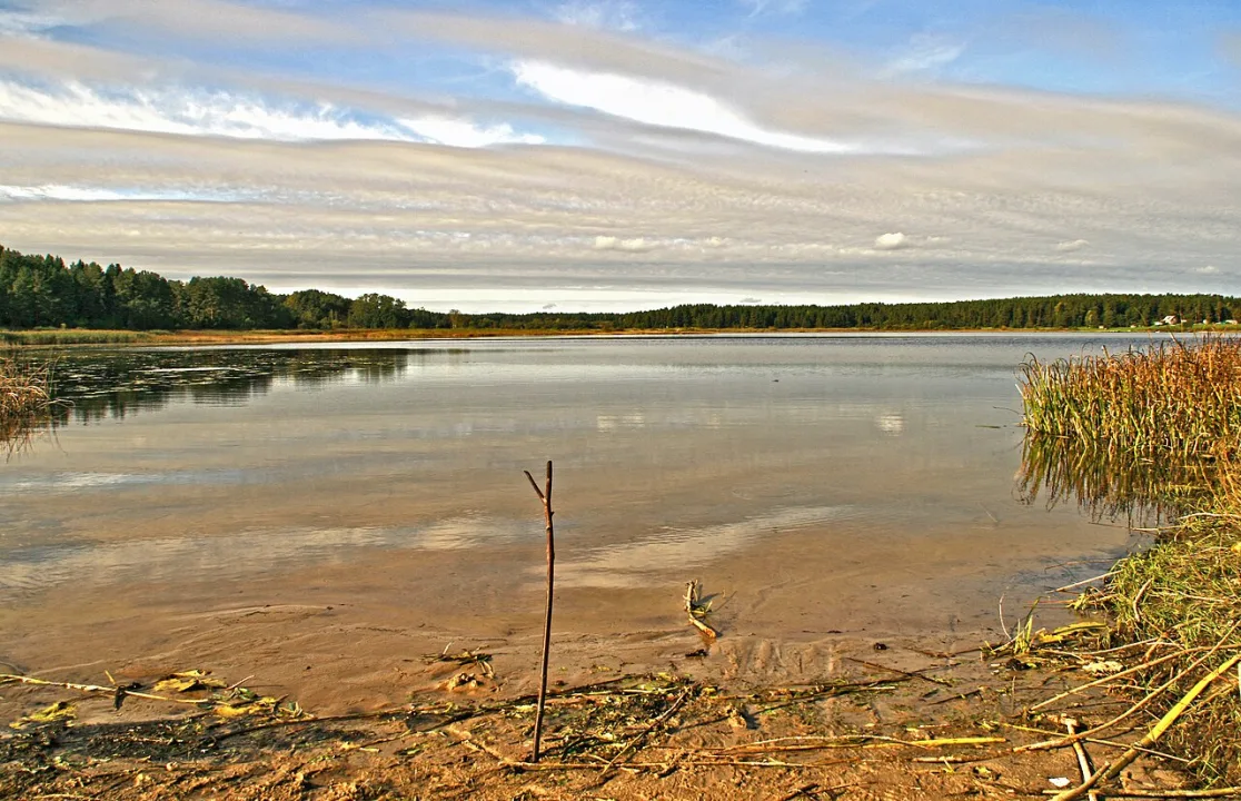 Lielais Nabas ezers — Laima Gūtmane (simka… / Wikimedia Commons / CC BY-SA 3.0