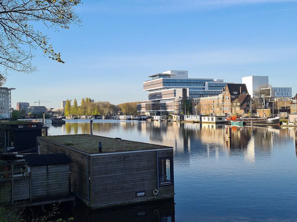 Amstel — Kleon3 / Wikimedia Commons / CC BY-SA 4.0