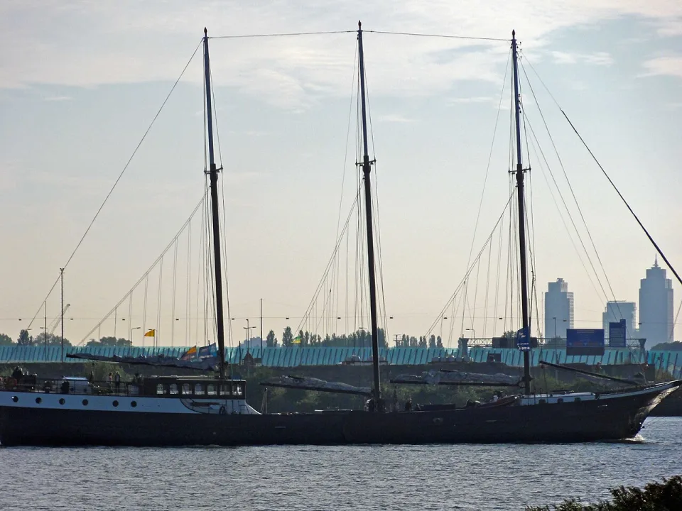 Buiten-IJ — Gouwenaar / Wikimedia Commons / CC0