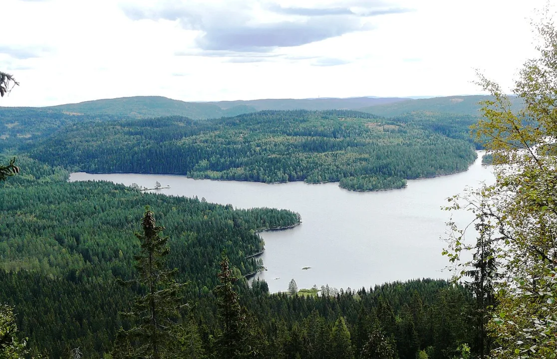 Bjørnsjøen — Chell Hill / Wikimedia Commons / CC BY-SA 3.0