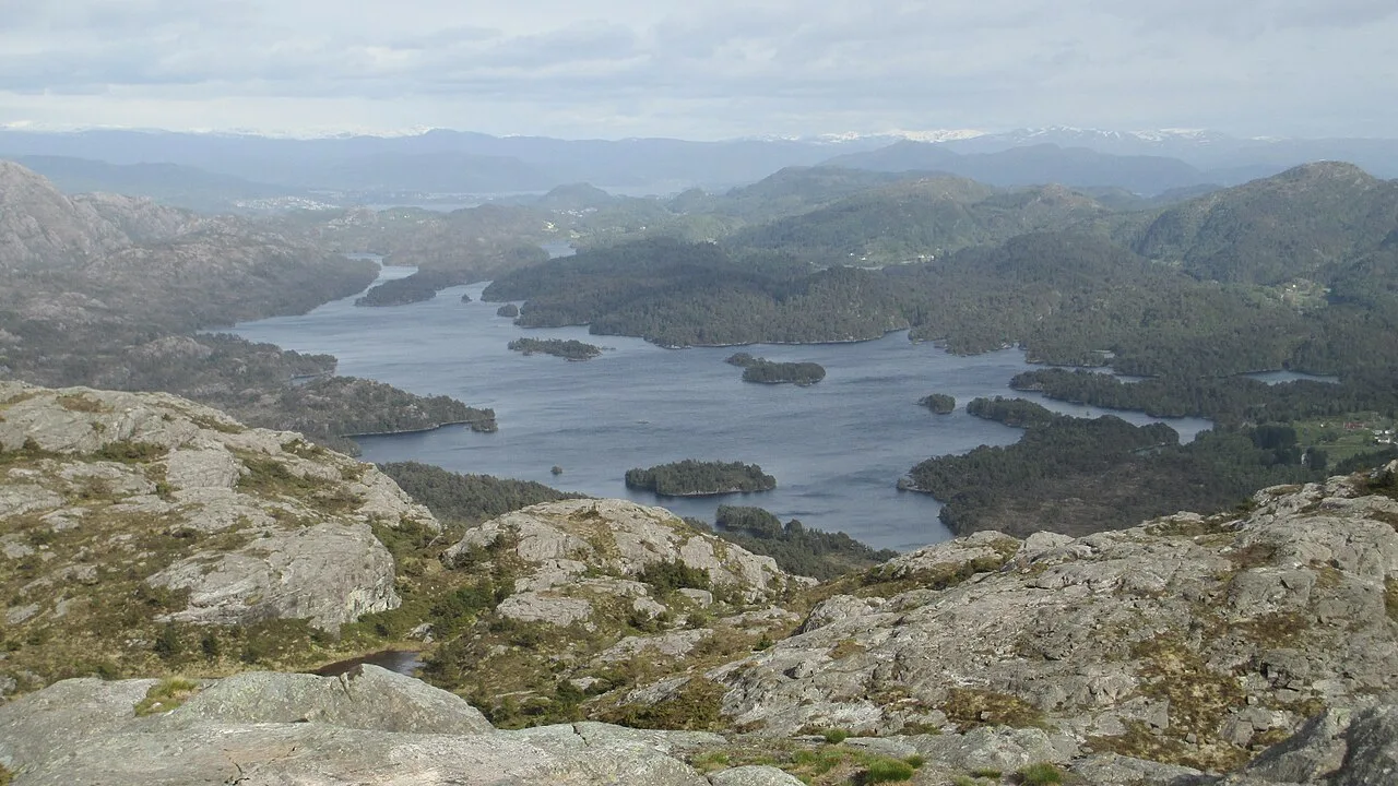 Storavatnet — Øystein H. Brekke / Wikimedia Commons / CC BY-SA 3.0
