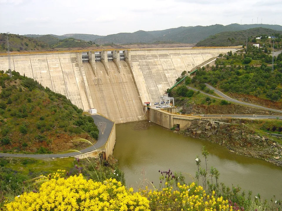 Embalse del Chanza/Barragem do Chança — Vitor Oliveira from Torres Vedras, PORTUGAL / Wikimedia Commons / CC BY-SA 2.0